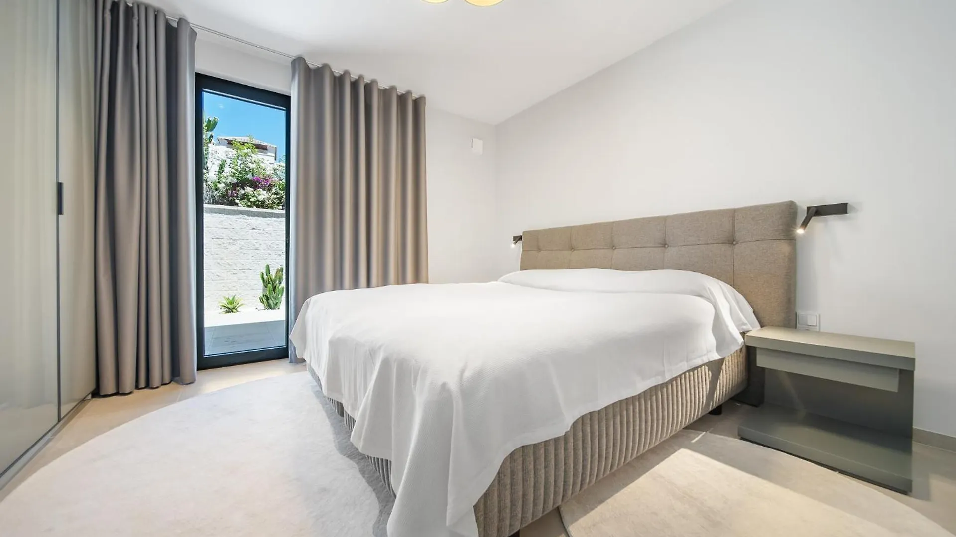 Villa Rio Verde Beachfront Marbella