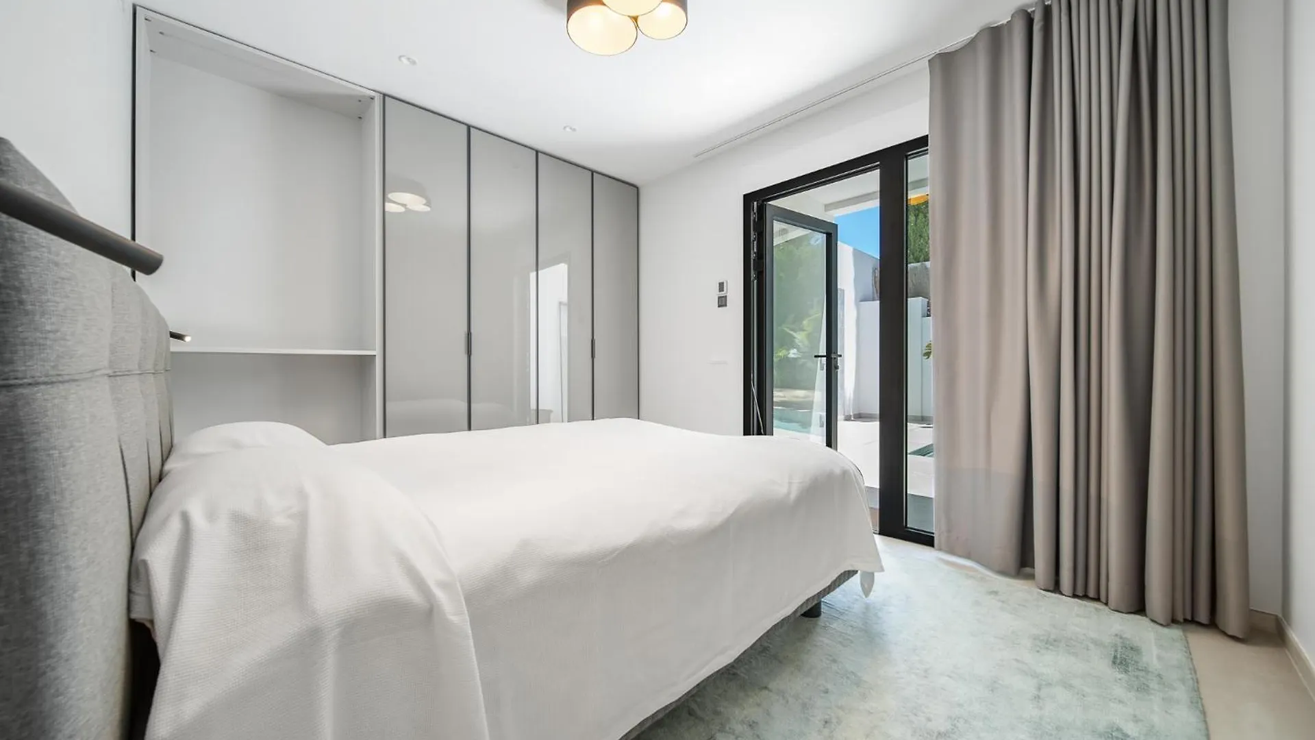 Villa Rio Verde Beachfront Marbella