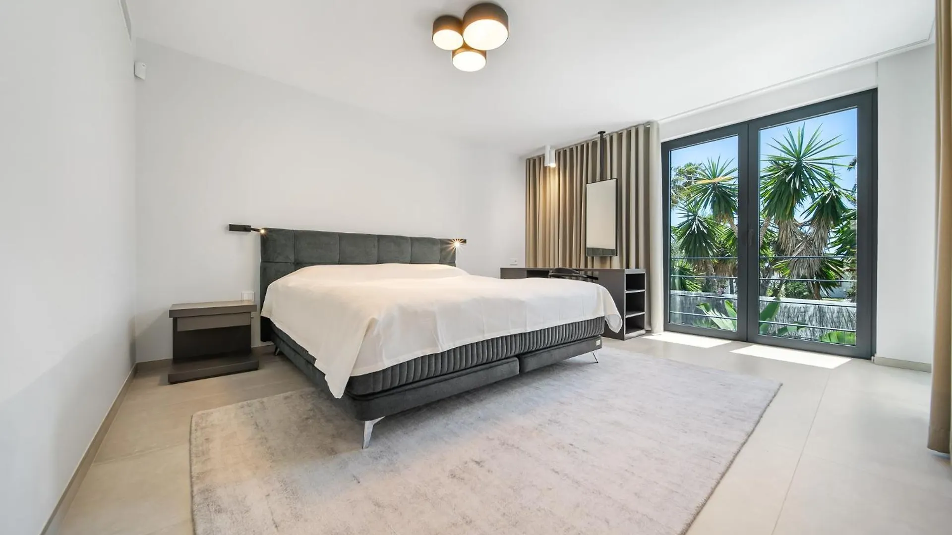 Villa Rio Verde Beachfront Marbella