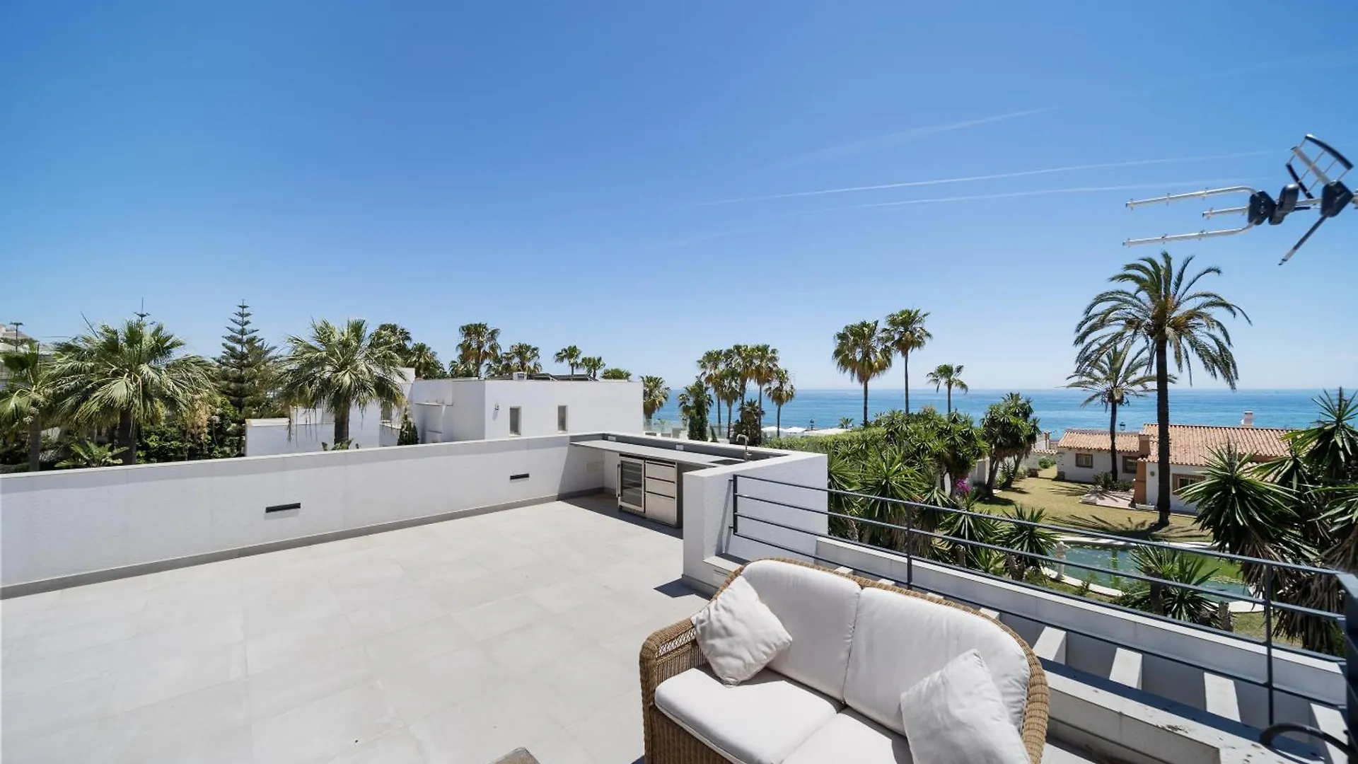 Villa Rio Verde Beachfront Marbella
